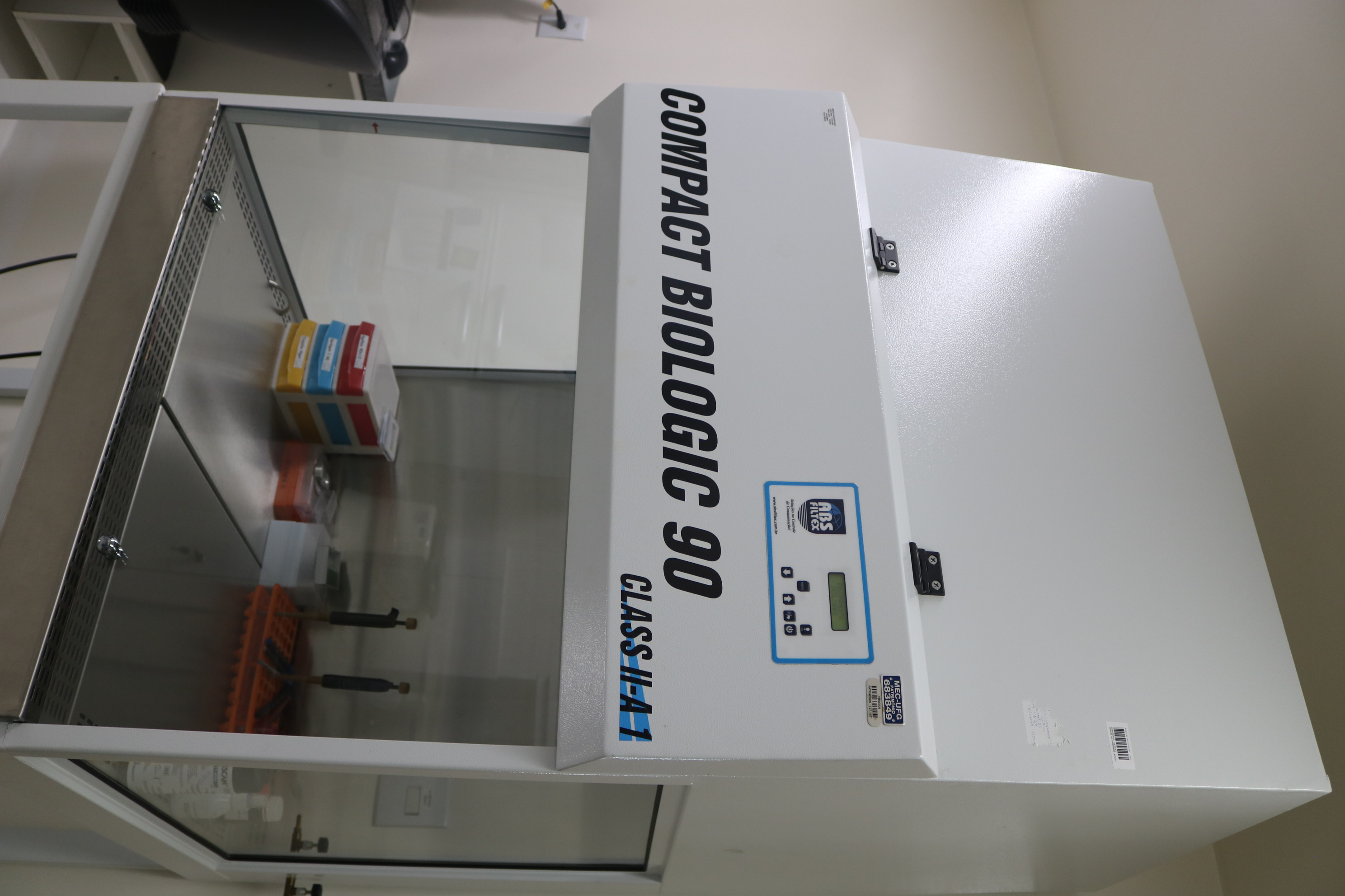 Cabine_de_Fluxo_Laminar_Vertical_Seguran__a_Biol__gica_Classe_II_tipo_A1_Modelo_Compact_Biologic_Marca_FILTEX.JPG