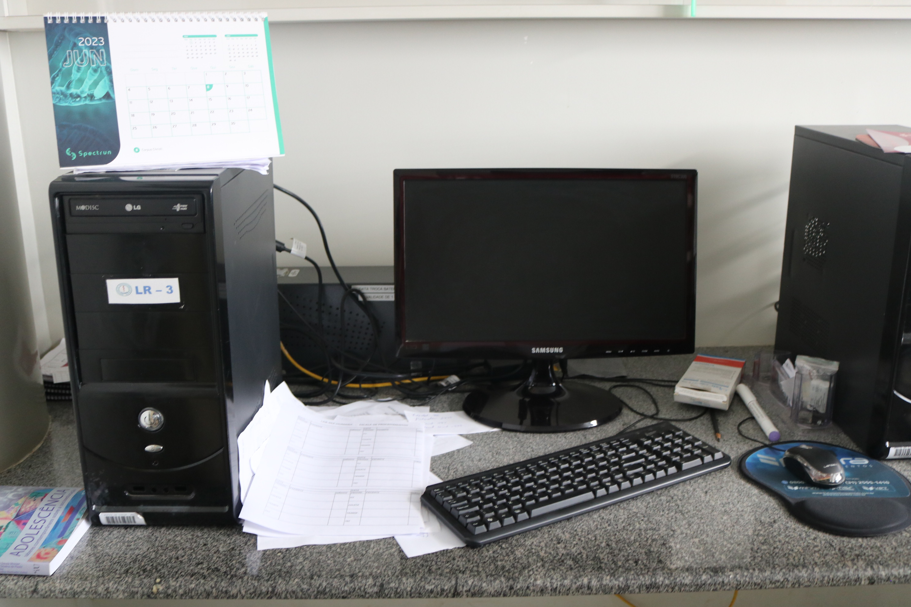 Computadores_do_NAME_com_Software_estat__stico_Statistical_Package_for_Social_Science_SPSS_.JPG