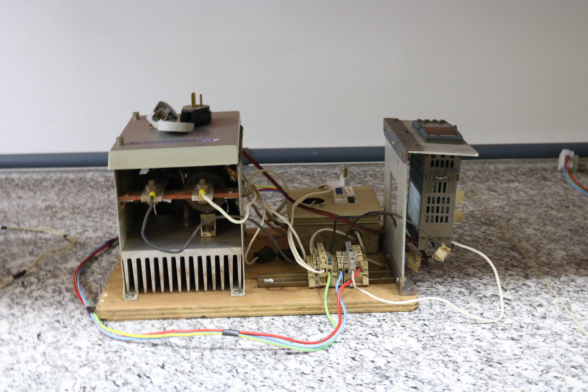 Forno_tubular_homemade_at___1200_o_C.JPG
