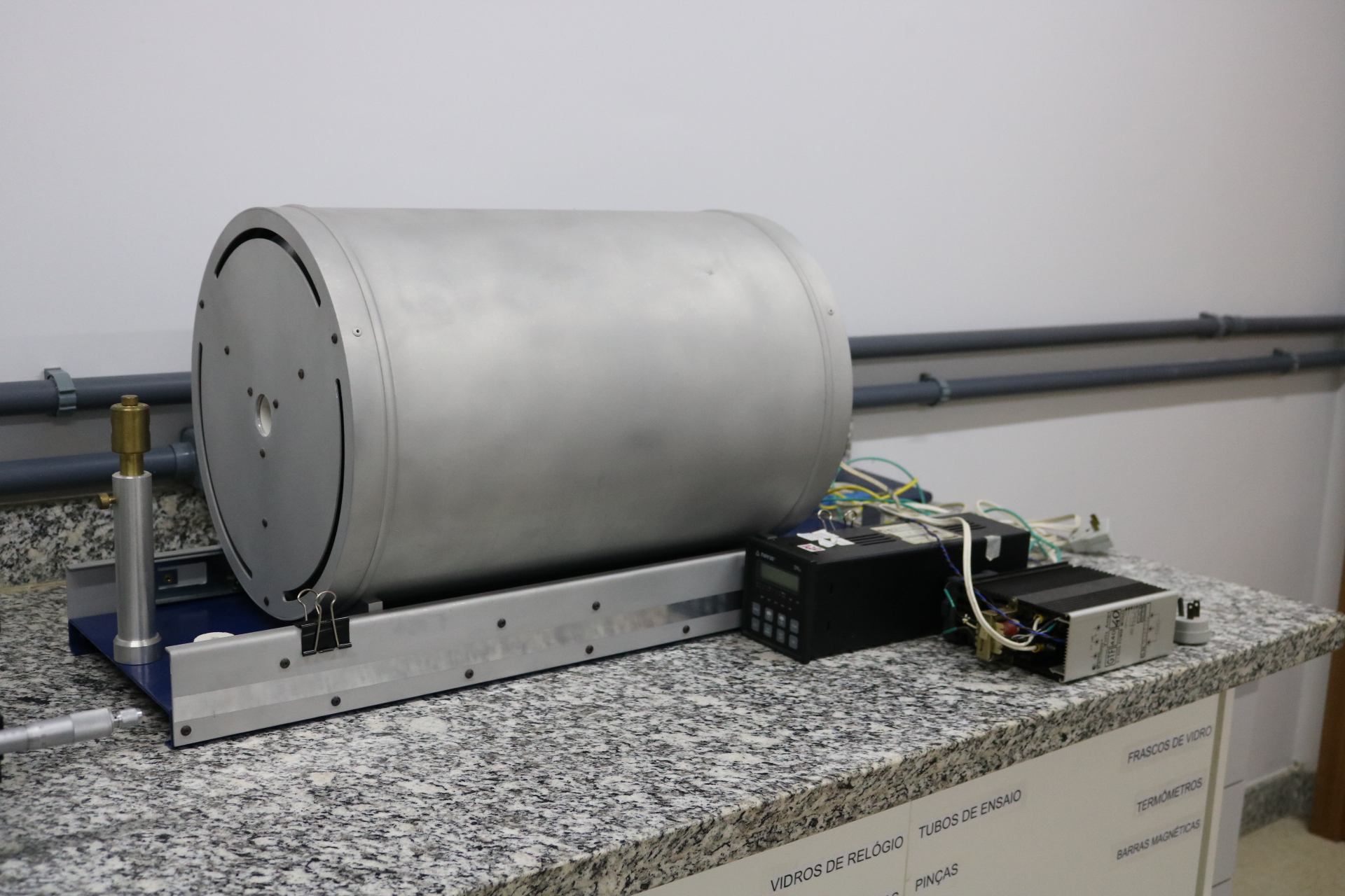Forno_tubular_temperatura_ambiente_a_1200_o_C.JPG