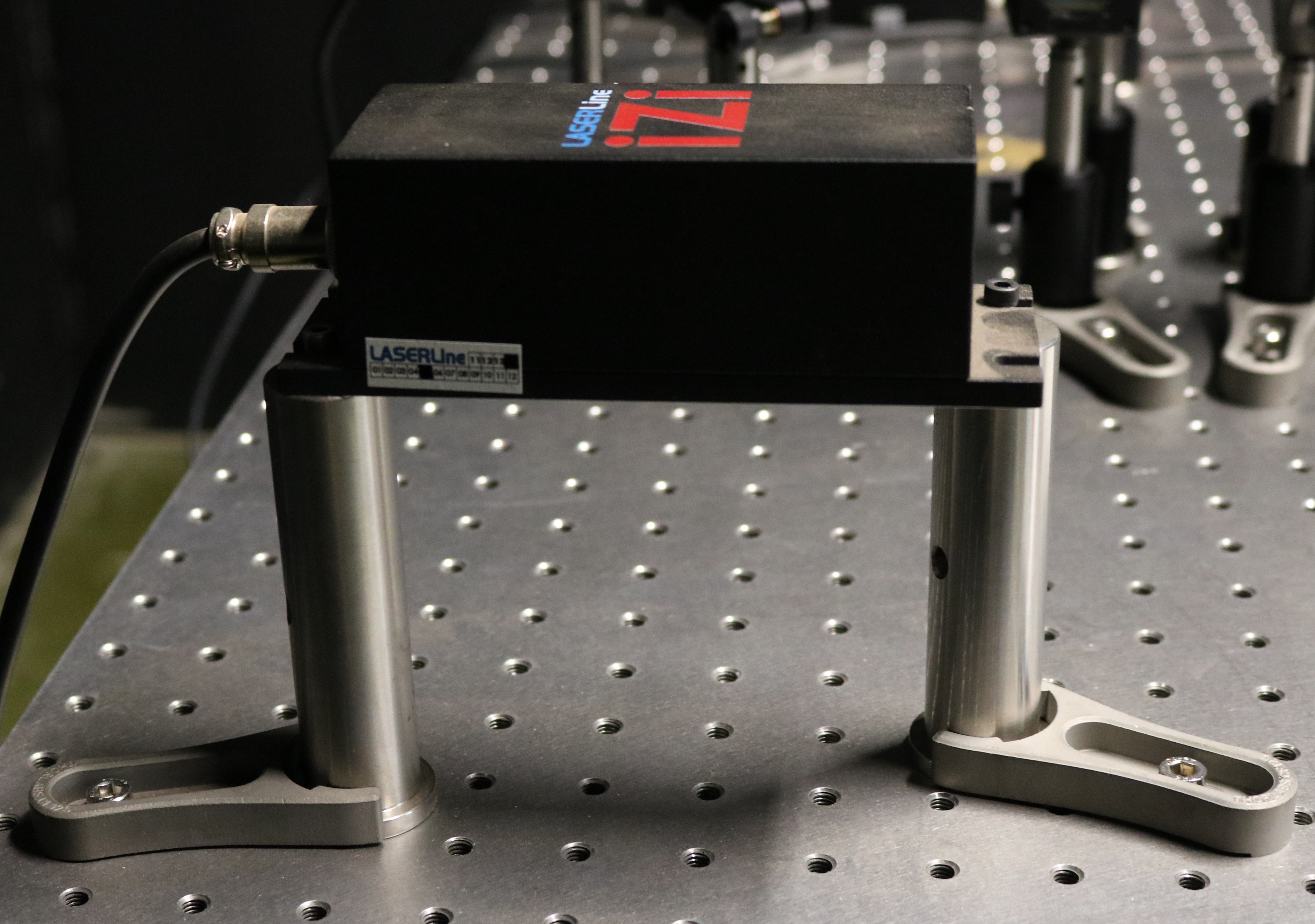 Laser_de_633_nm_CW_50mW_marca_Laserline__2_.JPG