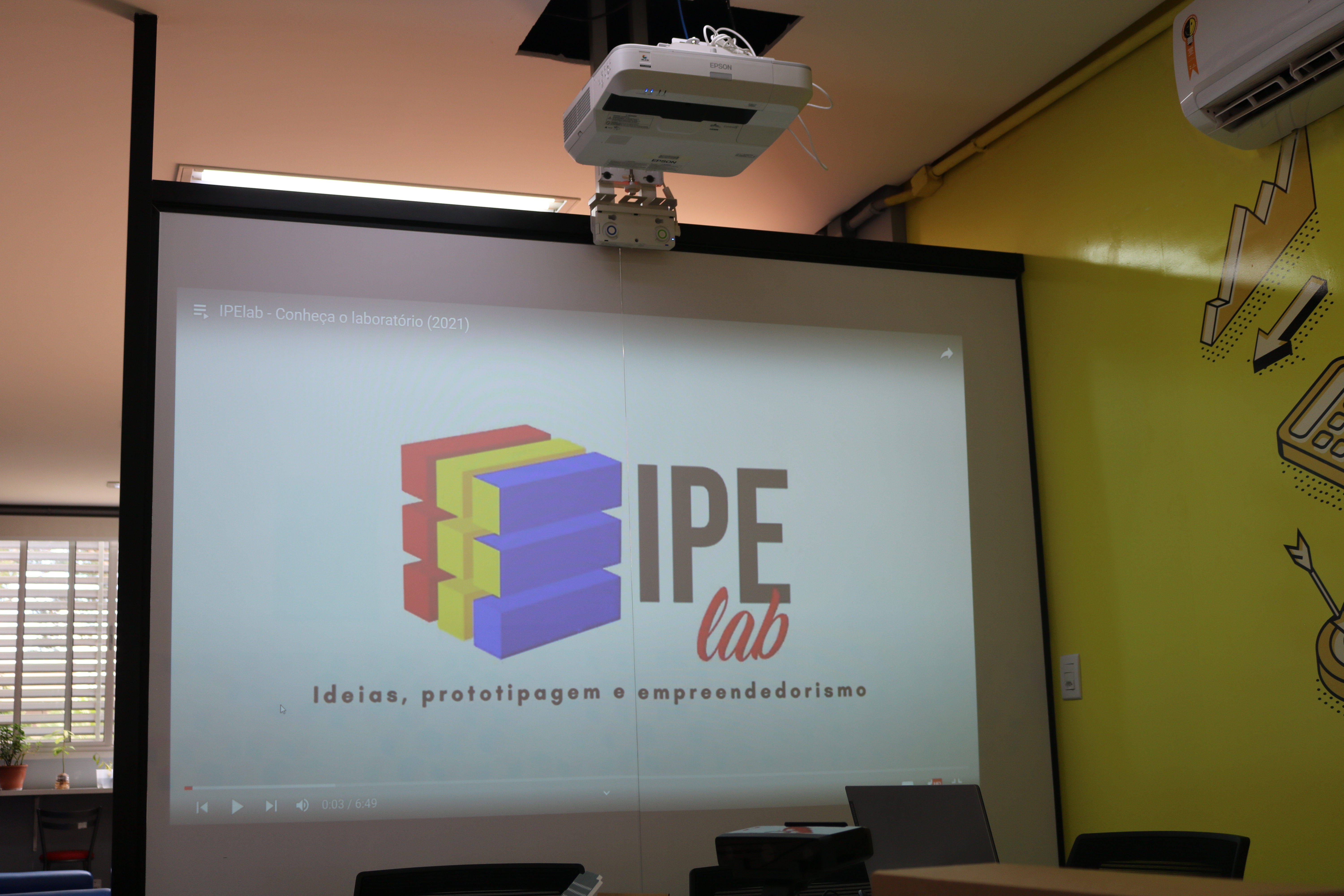 Projetor_Epson_BrightLink_695_Wi__.jpg