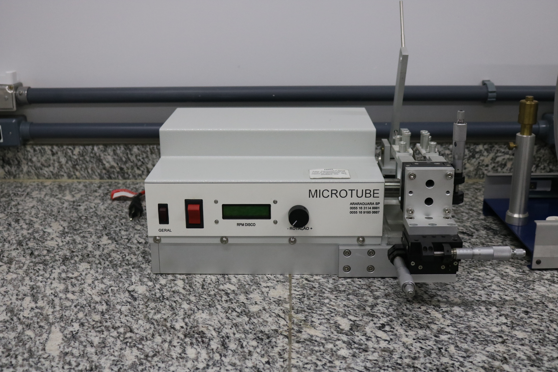 Serra_de_corte_microprocessada_Microtube_com_ajuste_fino_microm__trico.JPG