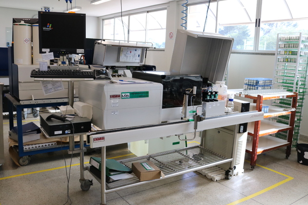 Equipamento_para_contagem_bacteriana_total_marca_Bentley_modelo_BactoCount.JPG
